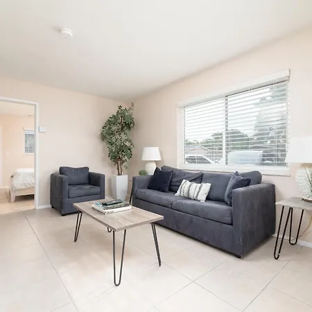 The Retreat 1 - Wilton Manors Apartment